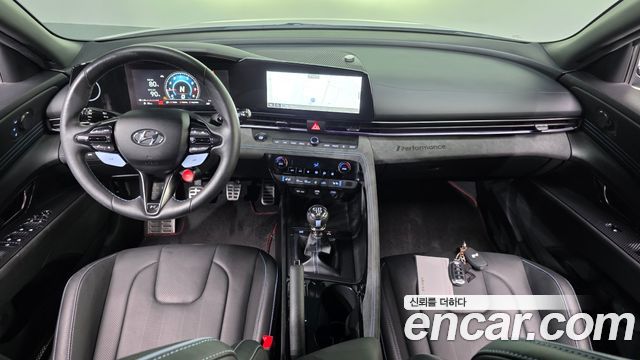 Hyundai Avante — interior