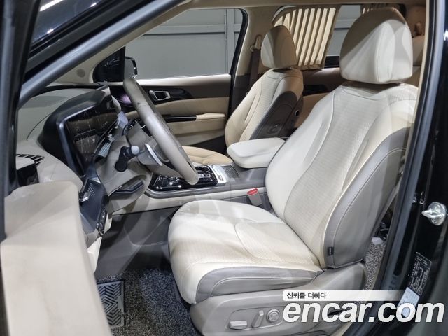 Kia Carnival — interior