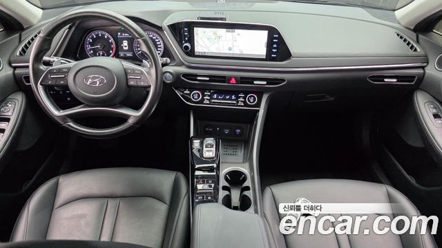 Hyundai Sonata — interior