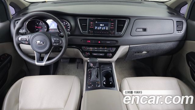 Kia Carnival — interior