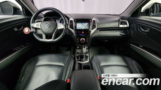 KG Mobility Tivoli — interior