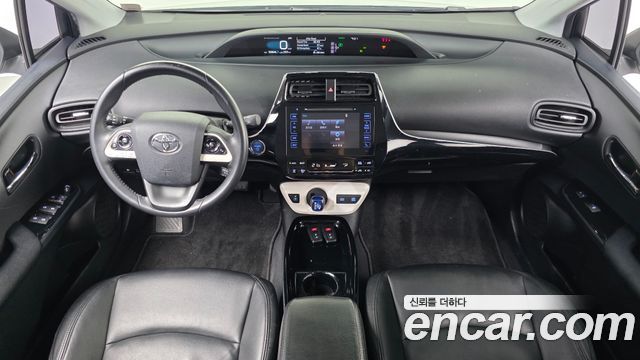Toyota Prius — interior
