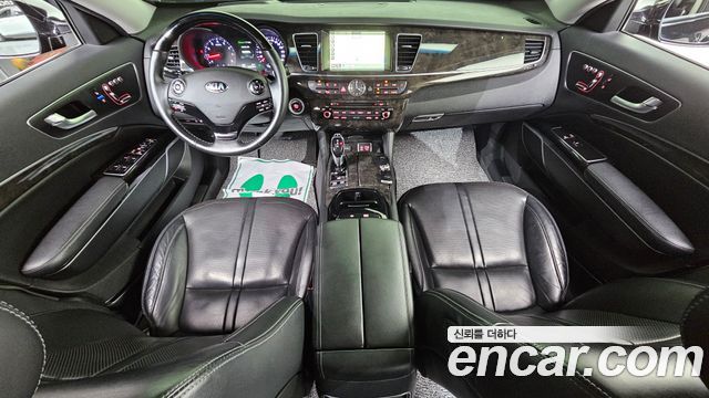 Kia K9 — interior