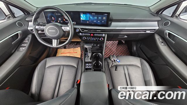 Hyundai Sonata — interior