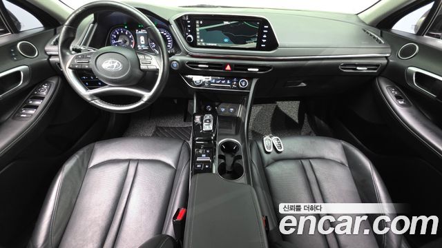 Hyundai Sonata — interior