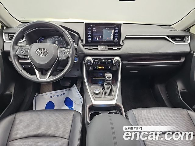 Toyota RAV4 — interior