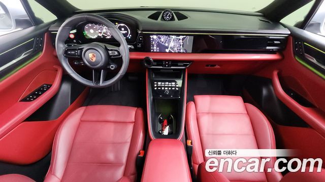 Porsche Macan — interior