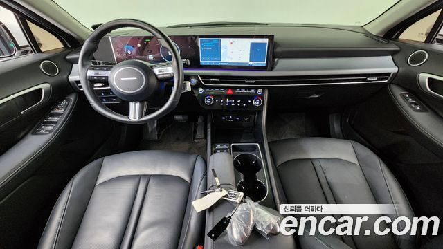 Hyundai Sonata — interior