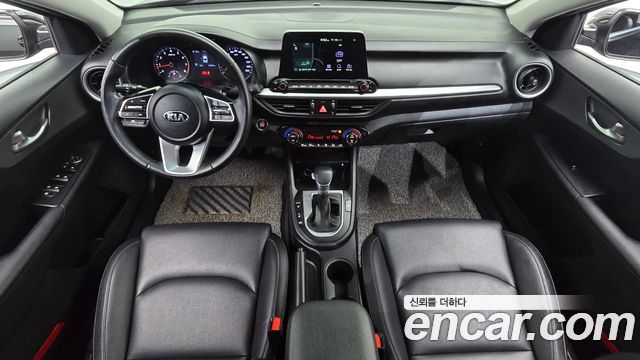 Kia K3 — interior