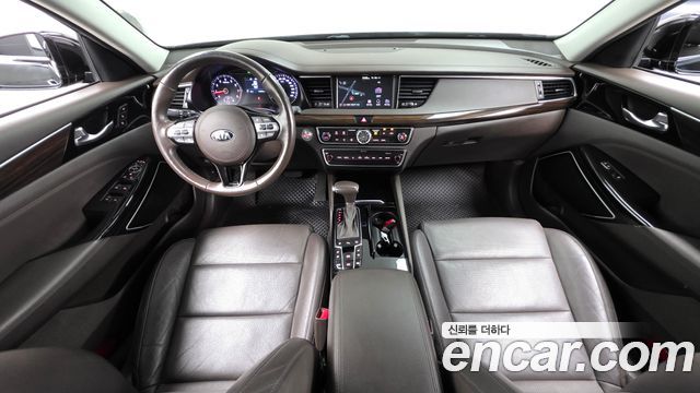 Kia K7 — interior
