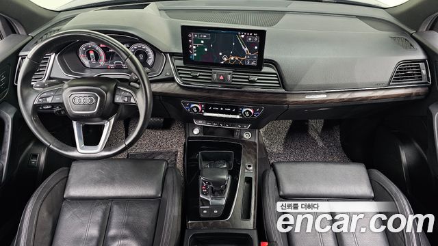 Audi Q5 — interior