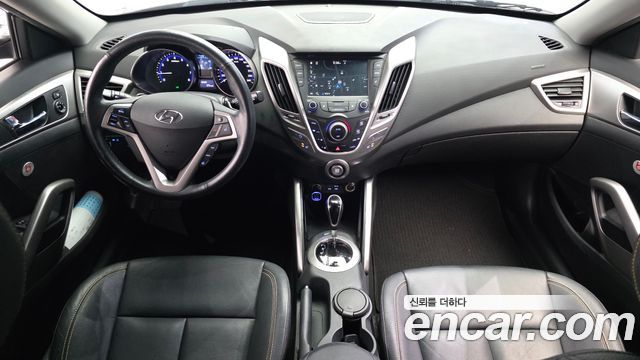 Hyundai Veloster — interior