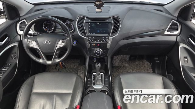 Hyundai Santa Fe — interior