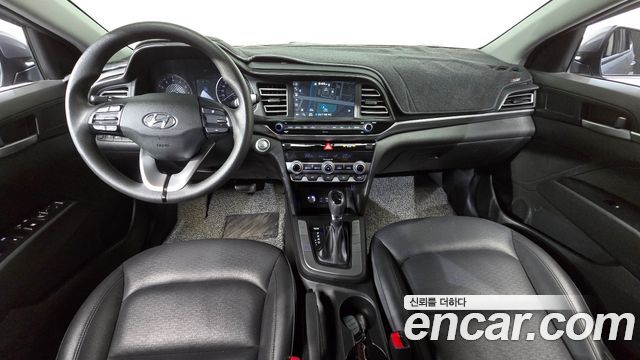 Hyundai Avante — interior