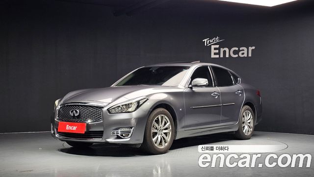 Infiniti Q70