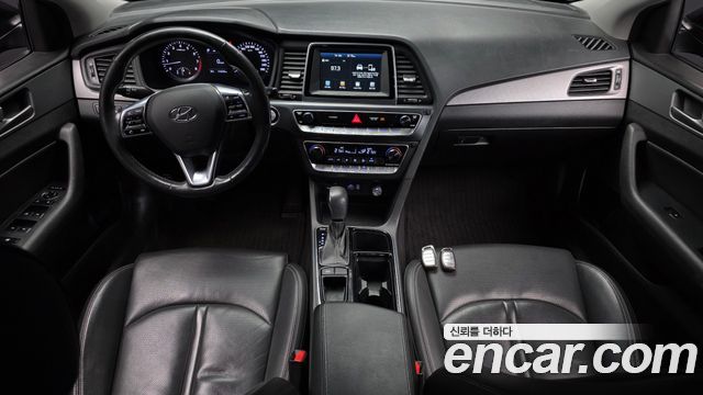 Hyundai Sonata — interior