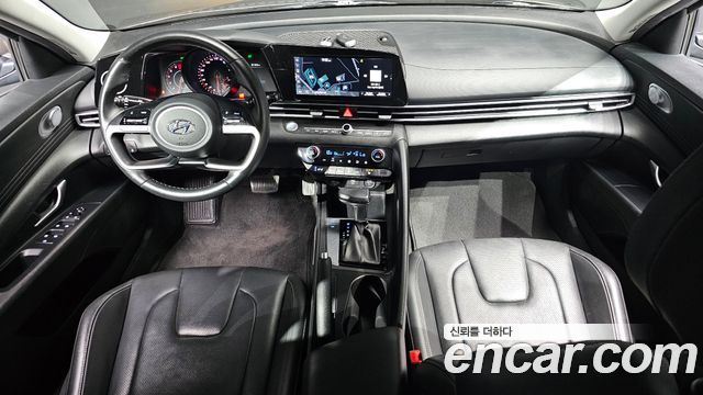Hyundai Avante — interior