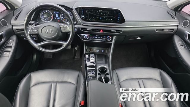 Hyundai Sonata — interior