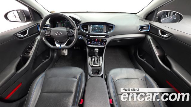Hyundai Ioniq — interior