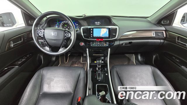Honda Accord — interior