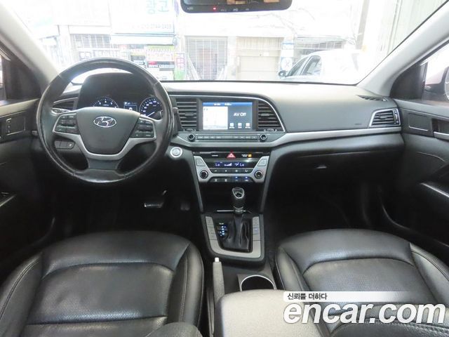 Hyundai Avante — interior