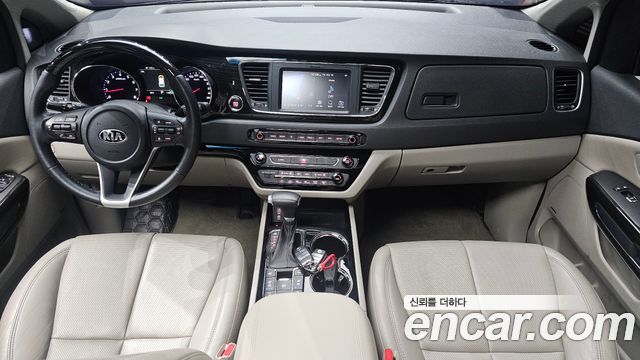 Kia Carnival — interior