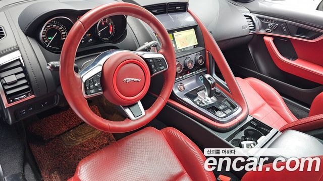Jaguar F-Type — interior
