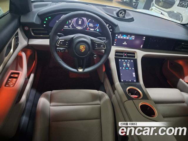 Porsche Taycan — interior