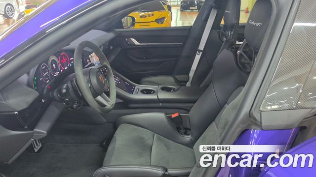 Porsche Taycan — interior