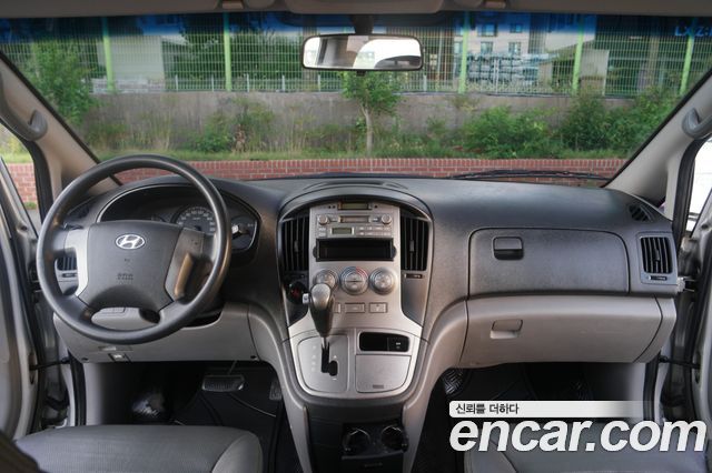 Hyundai Starex — interior
