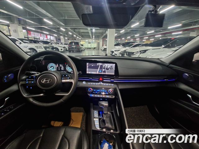 Hyundai Avante — interior