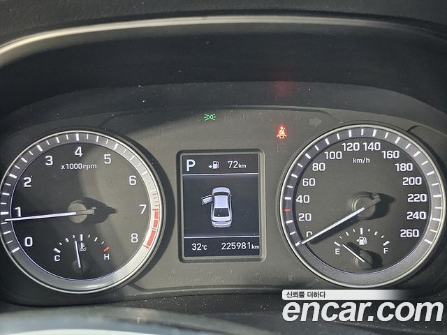 Hyundai Sonata — interior