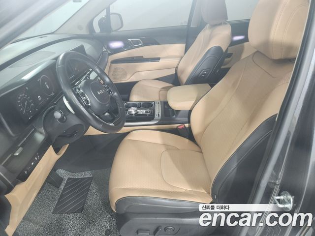 Kia Carnival — interior