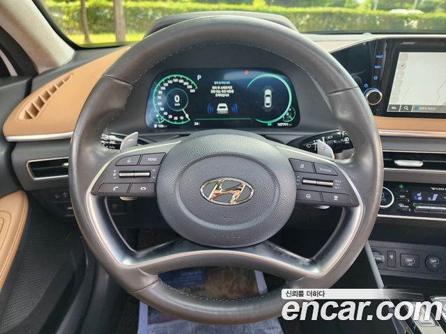 Hyundai Sonata — interior