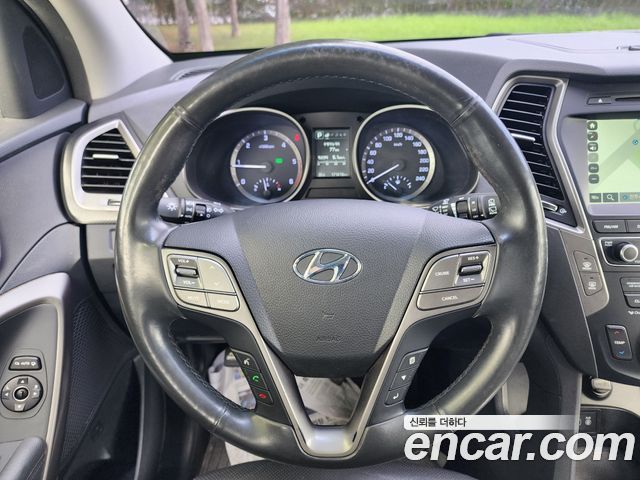 Hyundai Santa Fe — interior