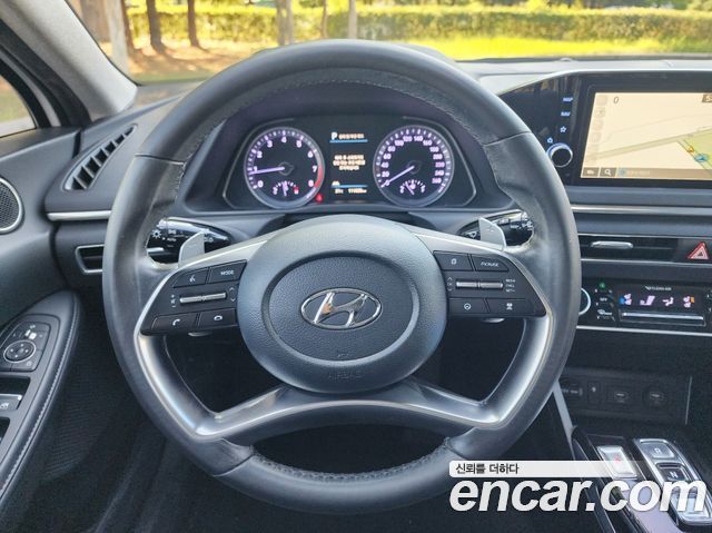 Hyundai Sonata — interior