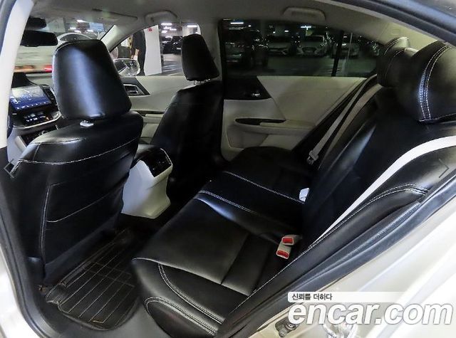 Honda Accord — interior
