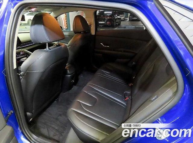 Hyundai Avante — interior
