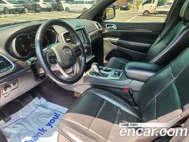 Jeep Cherokee — interior