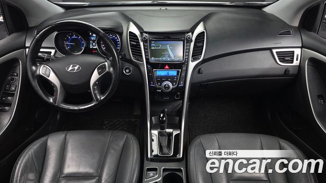 Hyundai i30 — interior
