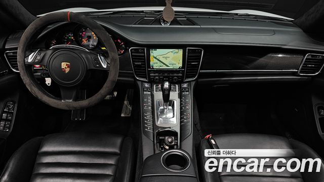 Porsche Panamera — interior