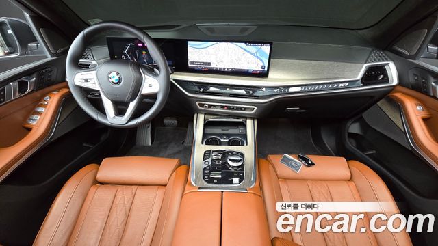 BMW X7 — interior