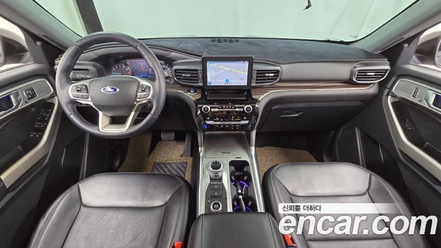 Ford Explorer — interior