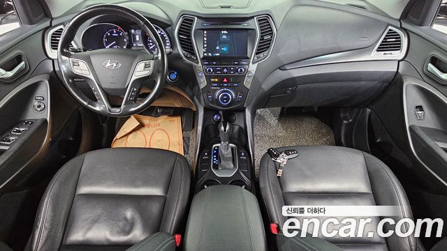Hyundai Santa Fe — interior