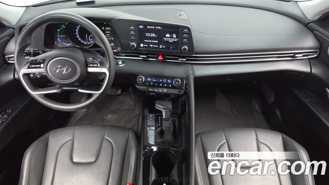 Hyundai Avante — interior