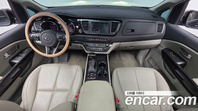Kia Carnival — interior