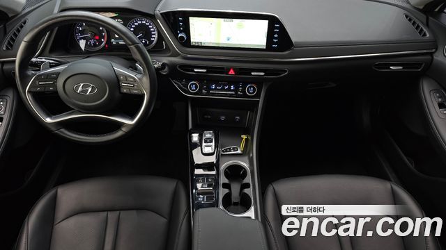 Hyundai Sonata — interior
