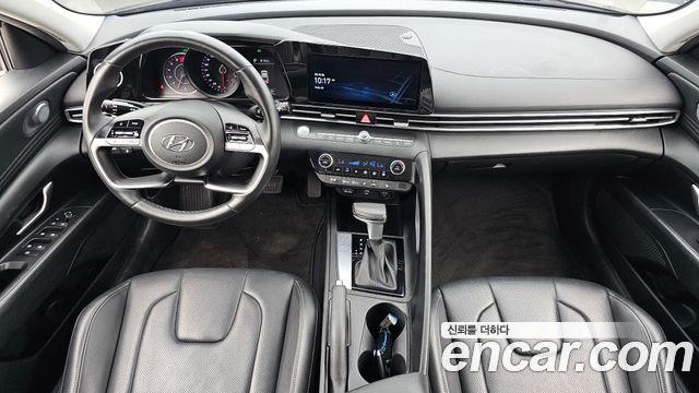 Hyundai Avante — interior