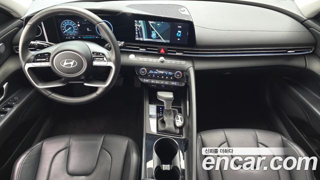 Hyundai Avante — interior