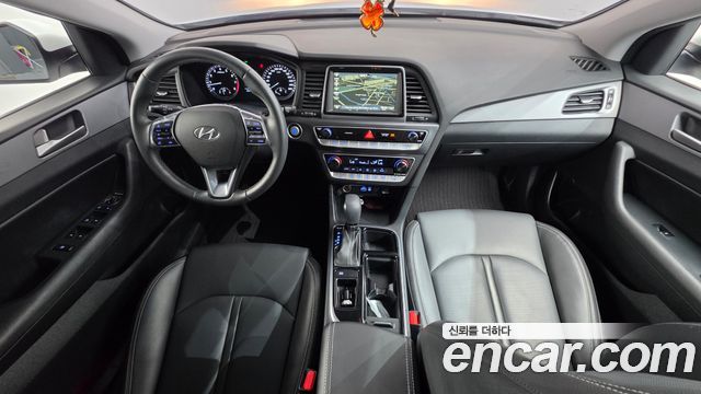 Hyundai Sonata — interior